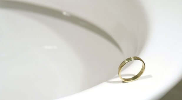 divorce, ring on toilet