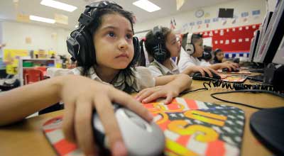 ap_computers_classroom_kindergartners_photog-LM_Otero