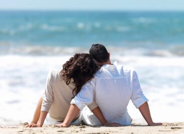 happy-couple-beach