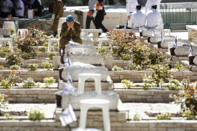Israelis Salute Fallen Heroes