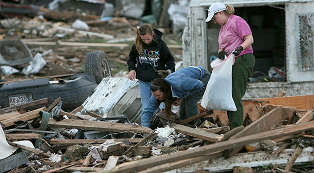 Oklahoma tornado cleanup