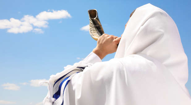 Blowing the shofar