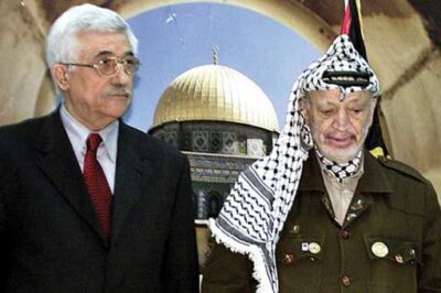 Palestinian Authority President Mahmoud Abbas (left) and former PLO Chairman Yasser Arafat.
