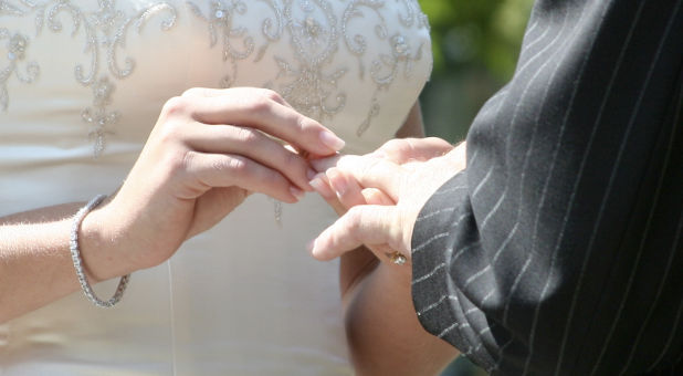 wedding ring exchange