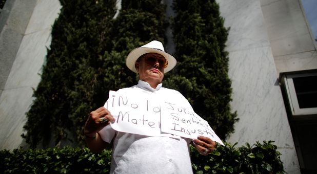 protesting Edgar Tamayo death sentence