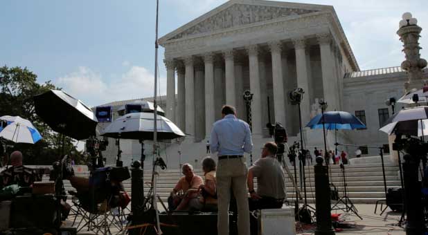 News crews await Hobby Lobby decision from SCOTUS