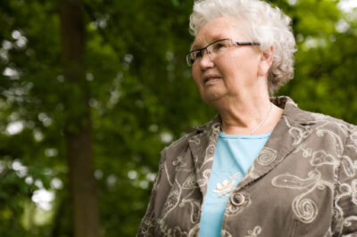 There are three distinct signs of the onset of dementia.