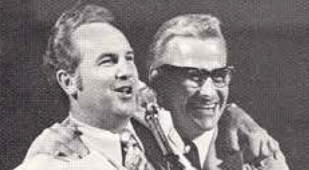 Larry Christenson (l) and Charles Simpson at the Charismatic Renewal in 1977.