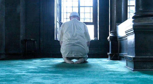 What might happen if Muslims and Jews prayed for each other?