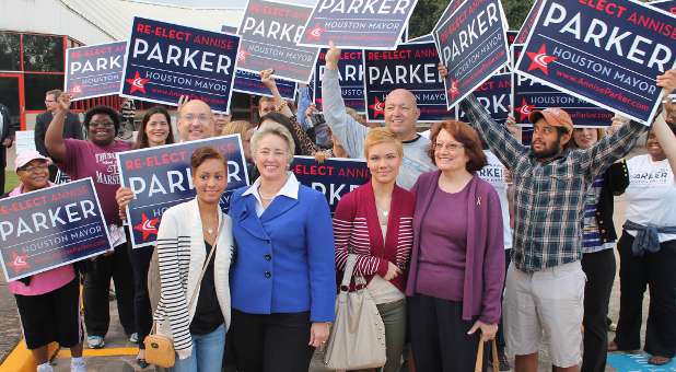 Houston Mayor Annise Parker, in blue.
