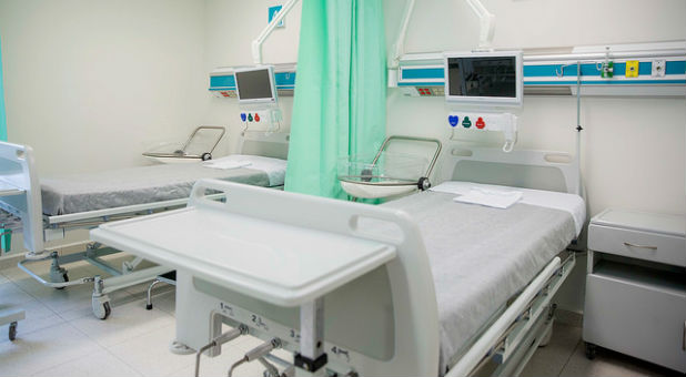 A man who was restored to life after being clinically dead for nearly an hour during hospital treatment has been speaking about his experience at Christian meetings around the country.