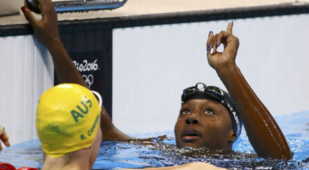 Simone Manuel praises Jesus after her victory.