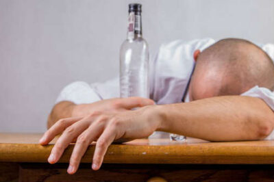 Watch Out for These 10 Dangerous Signs of Alcoholism