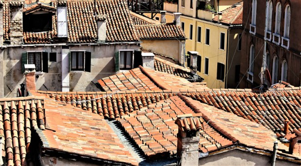 It was lunchtime. He was hungry. But instead of eating, he went up on the housetop to pray. Why? Because he had a burden. Those who know of this account in Acts 10, know we are speaking of the apostle Peter.