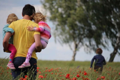 2 Crucial Actions for Dads to Chase After Their Children’s Hearts
