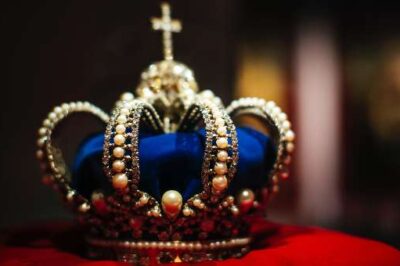 A Royal Priesthood: How Can You Be a Spiritual King and Priest Simultaneously?