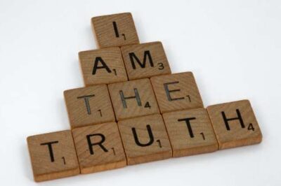 How Can Christians Claim the Truth in a “Post-Truth” Culture?