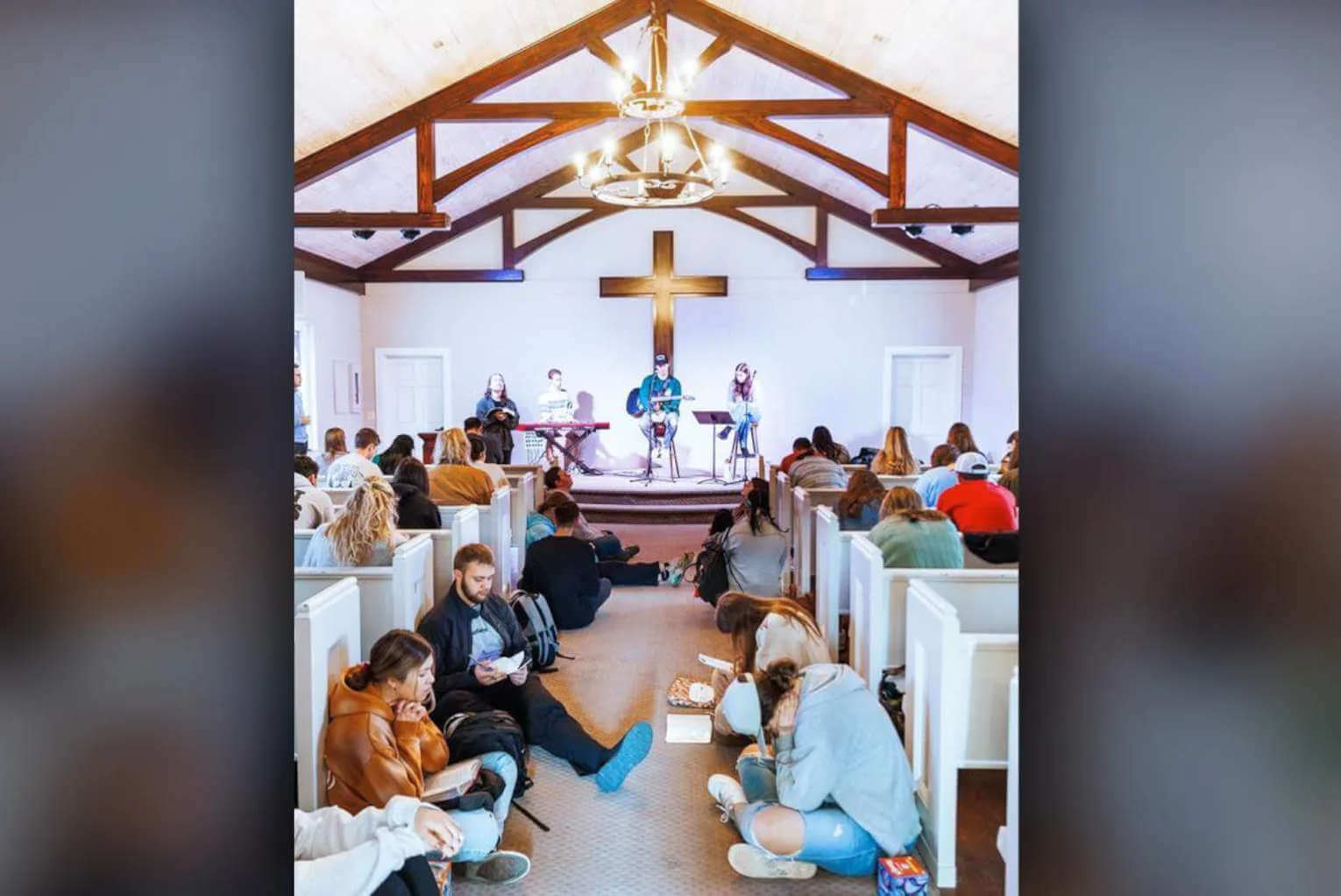 ‘Literally Overflowing’: Hundreds of Liberty Students Pack Prayer Chapel for 24 Hours of Revival