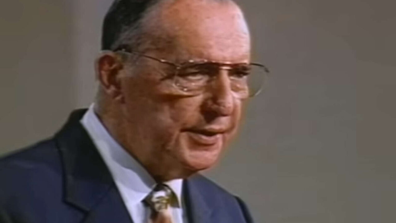 Derek Prince: 8 Powerful Ways God’s Word Will Transform Your Life